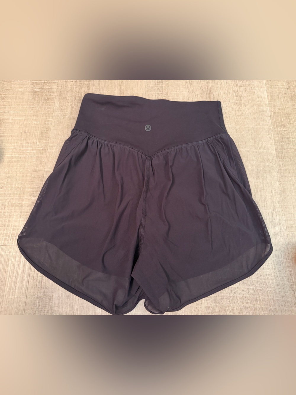 Lululemon High-Waist Black Women's shorts size 4 - Picture 2 of 4